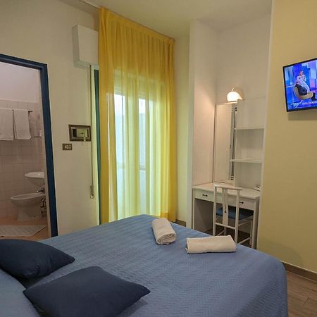 Hotel Tivoli Misano Adriatico Bagian luar foto