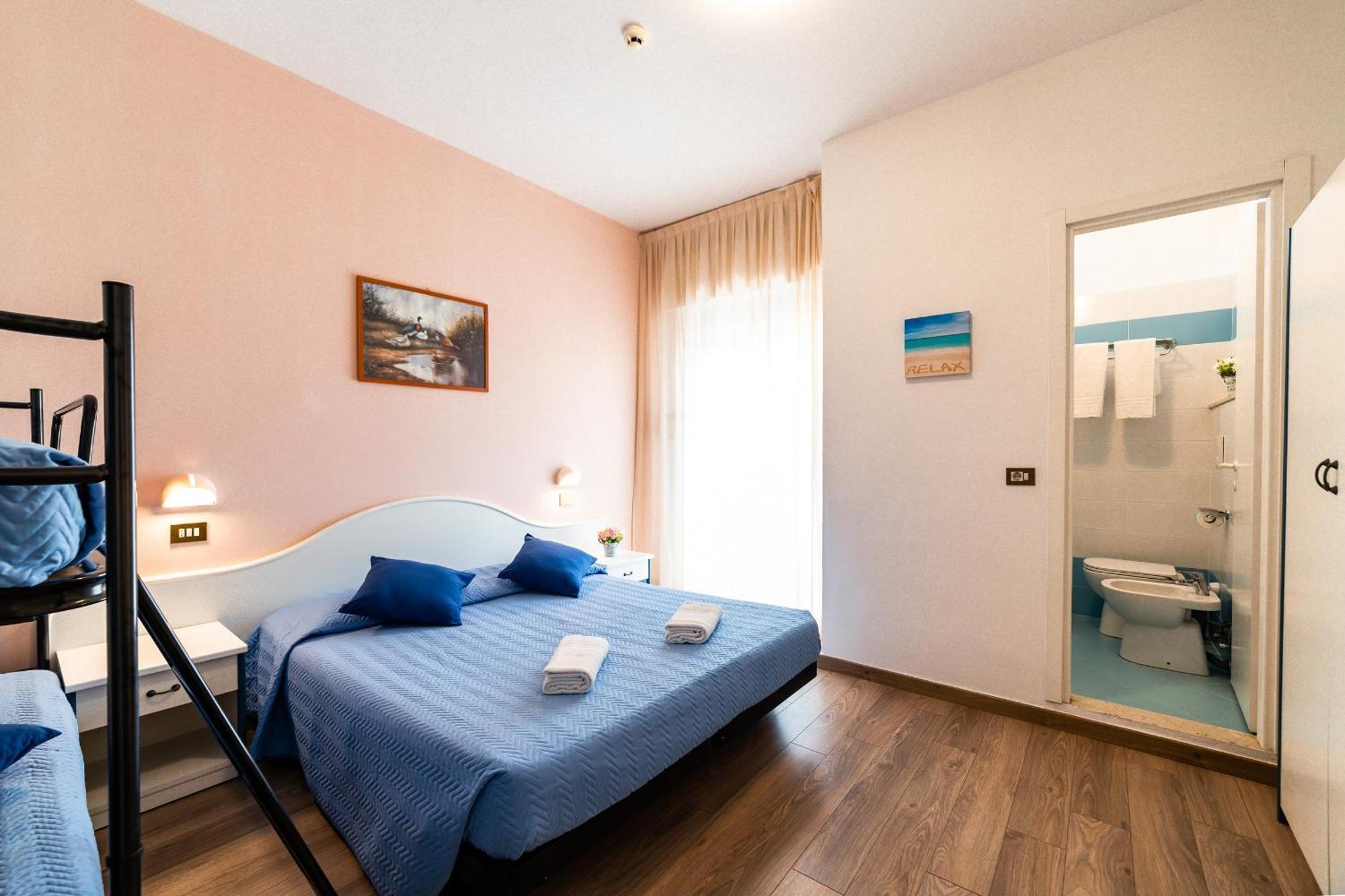 Hotel Tivoli Misano Adriatico Bagian luar foto