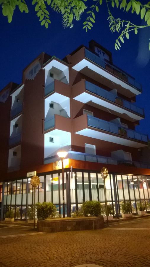 Hotel Tivoli Misano Adriatico Bagian luar foto